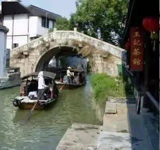 逃离违建房屋